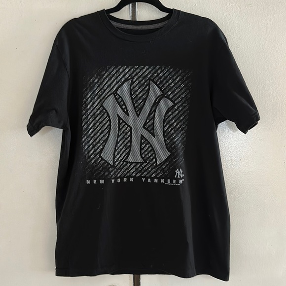 MLB Other - New York Yankees shirt official merchandise size L